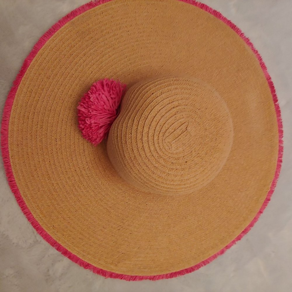 Nine West large floppy straw sun hat with pink straw flower and trim - Picture 4 of 8